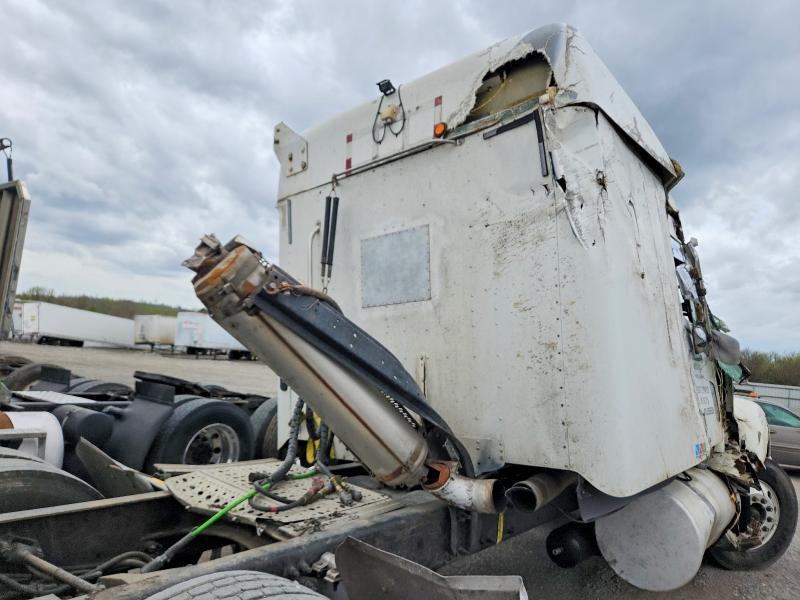 2005 Freightliner Columbia 120 Semi Truck