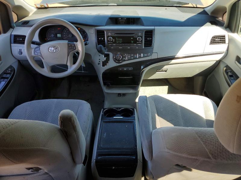 2013 Toyota Sienna le 8-passenger