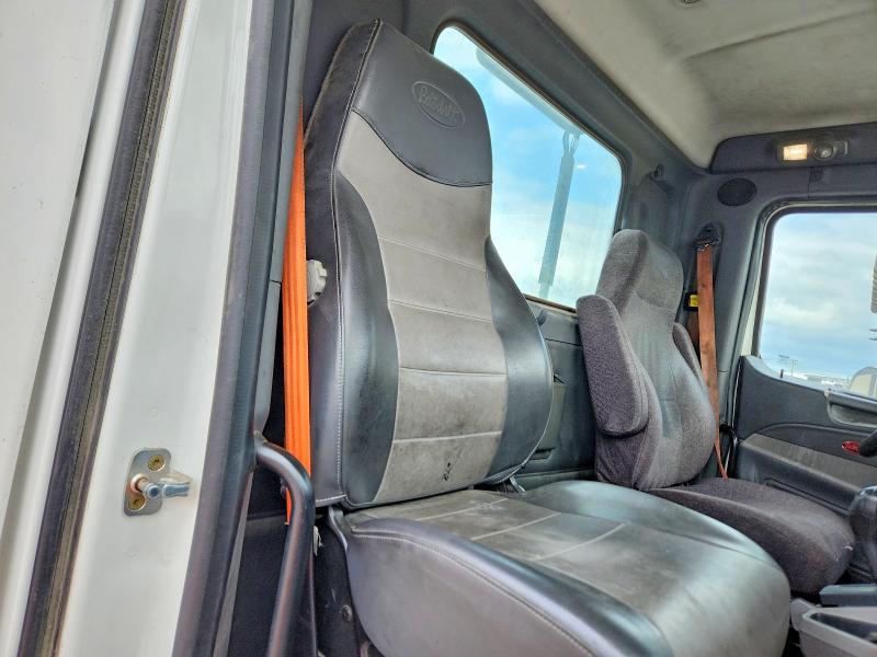 2015 Peterbilt 579 Semi Truck