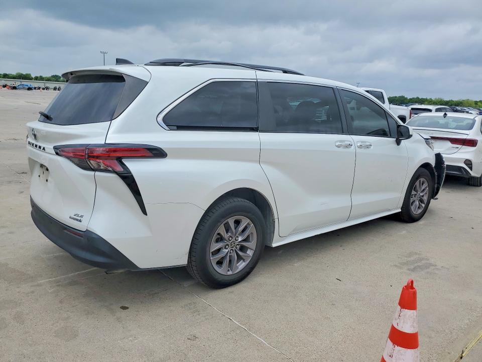 2022 Toyota Sienna xle