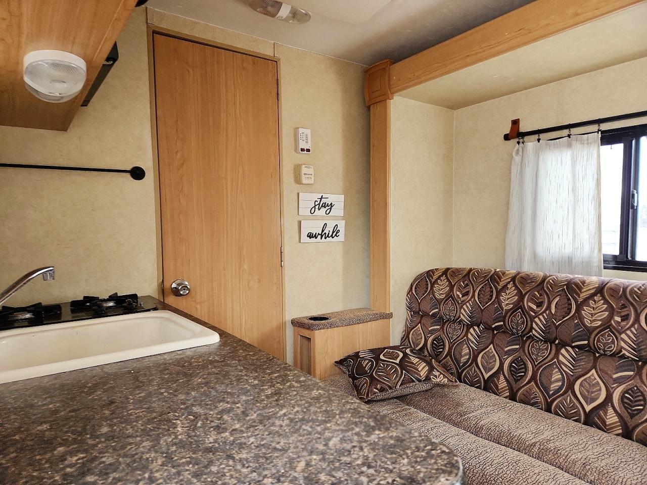 2014 Pacifworks 2014 Pacific Coachworks Econ Camper