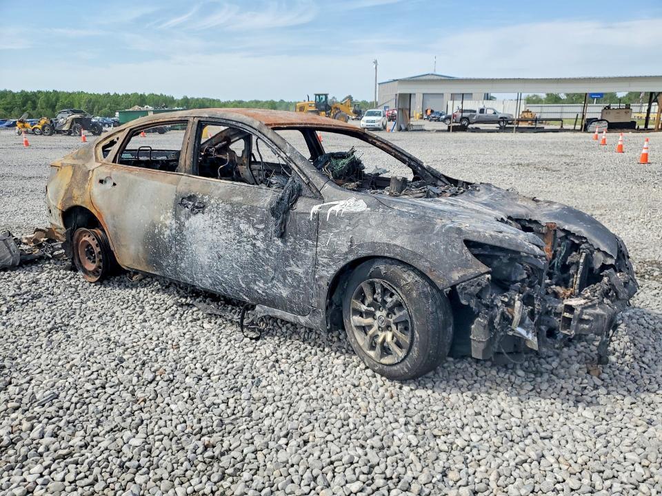 2016 Niss Altima 2.5 s