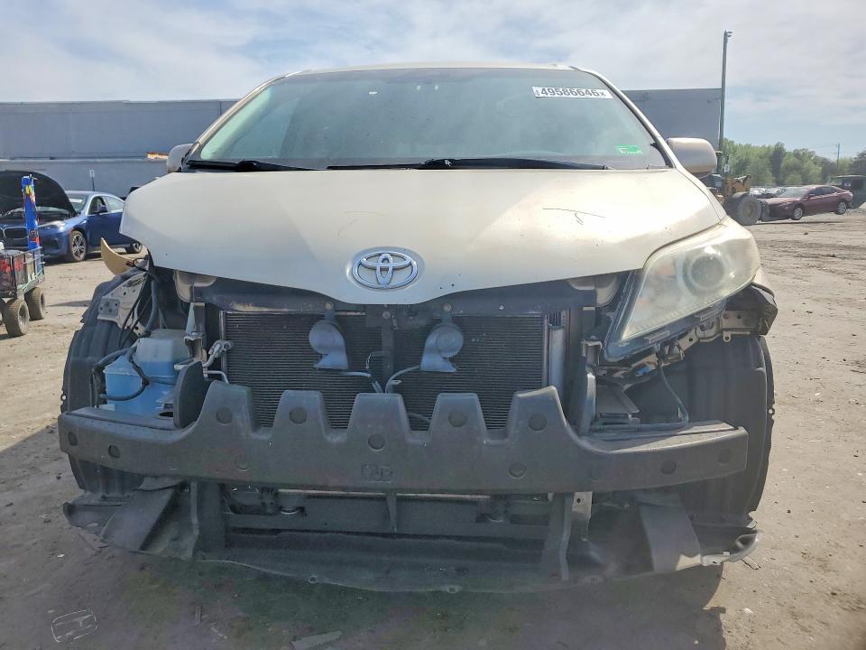 2013 Toyota Sienna le