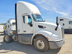 Camiones sin daños a la venta en subasta: 2017 Peterbilt 579 Semi Truck