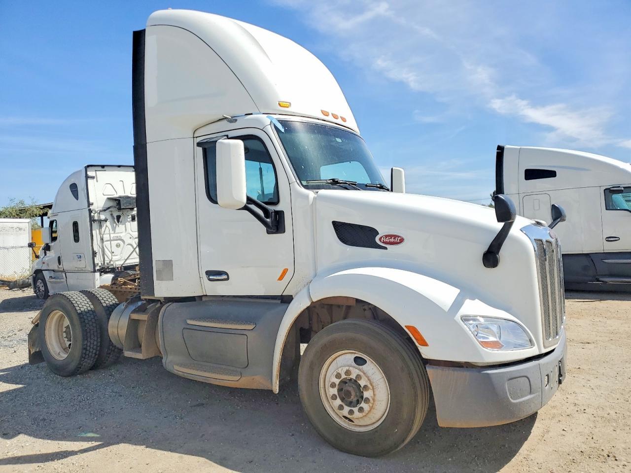 2017 Peterbilt 579 Semi Truck
