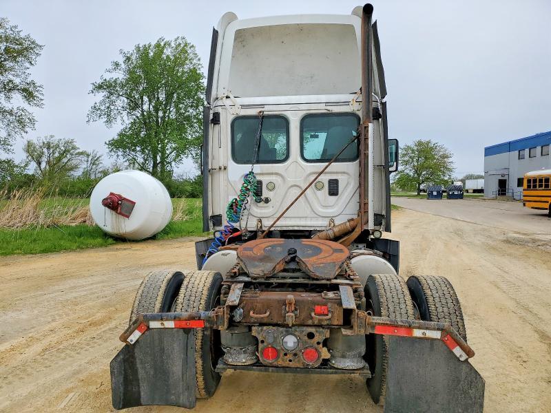 2016 Freightliner Cascadia 125 Semi Truck