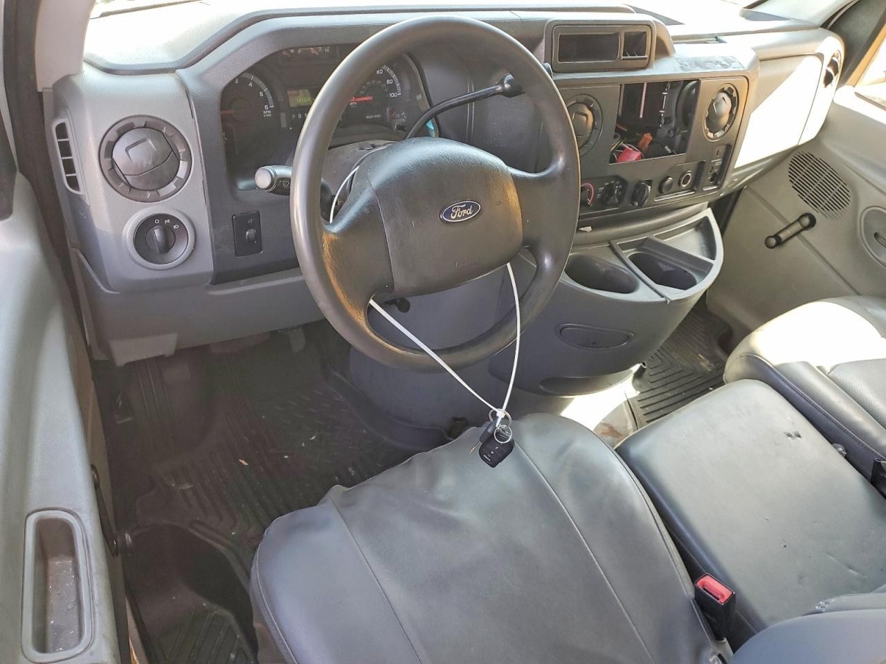 2009 Ford E450 BOX Truck