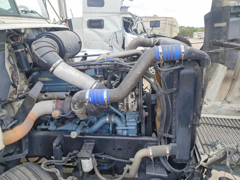 2000 Freightliner Conventional FLD120 Semi Truck