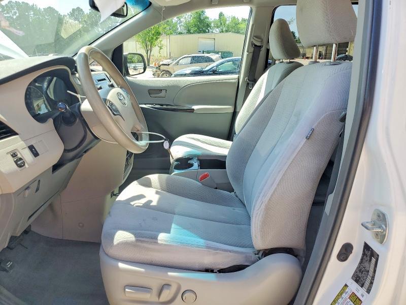 2011 Toyota Sienna le