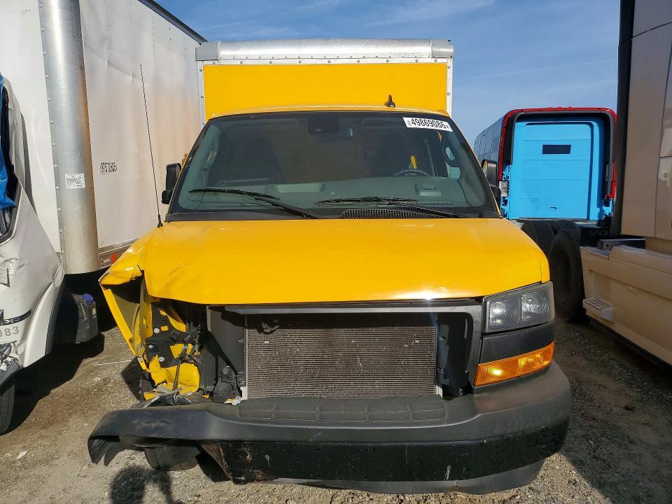 2022 GMC Savana Cutaway G3500 BOX Truck