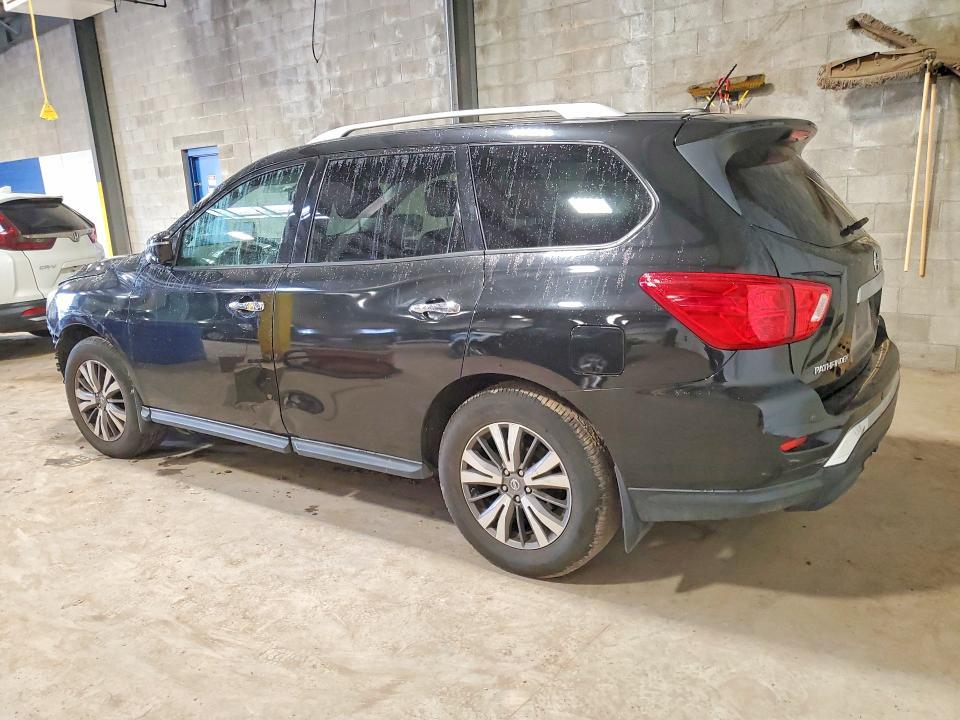 2017 Nissan Pathfinder sl