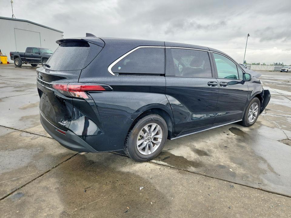 2022 Toyota Sienna le