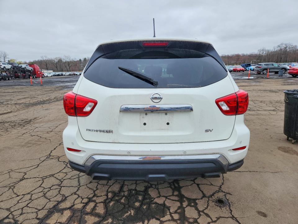 2017 Nissan Pathfinder sv