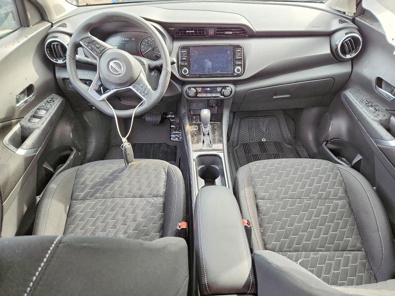 2025 Nissan Kicks Play sv