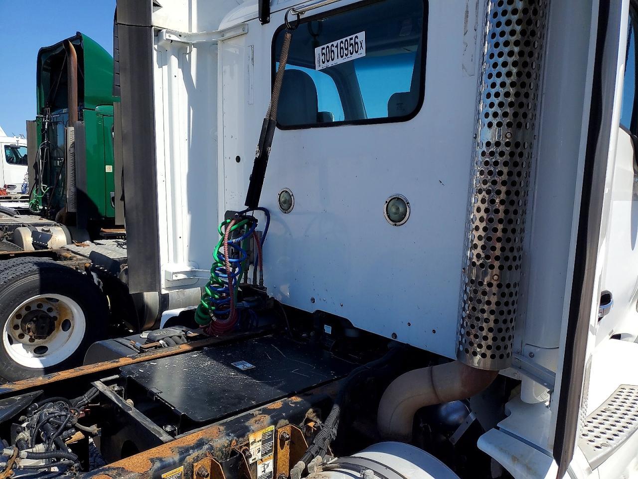 2014 Kenworth T680 Semi Truck