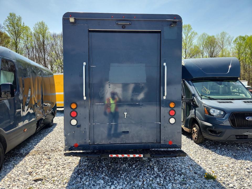 2020 Freightliner MT45G Delivery Truck