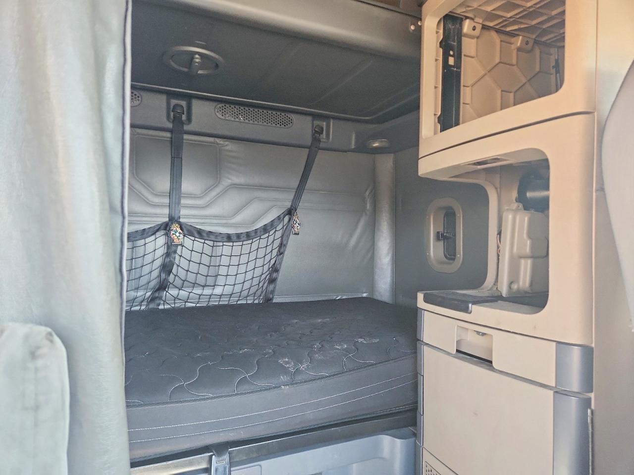 2016 Freigliner 2016 Freightliner Cascadia 125 Semi Truck