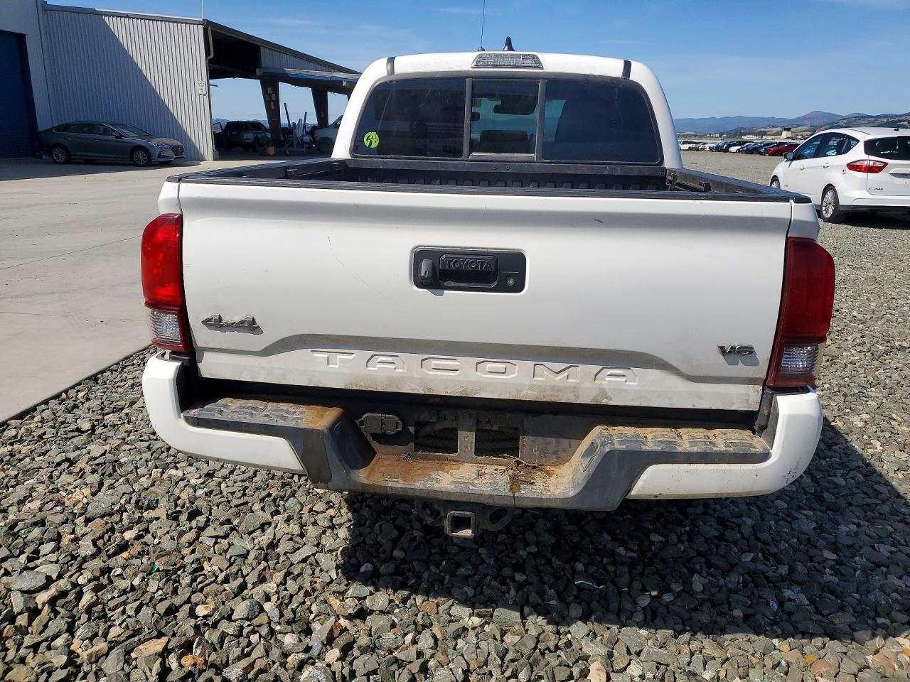 2022 Toyota Tacoma SR V6