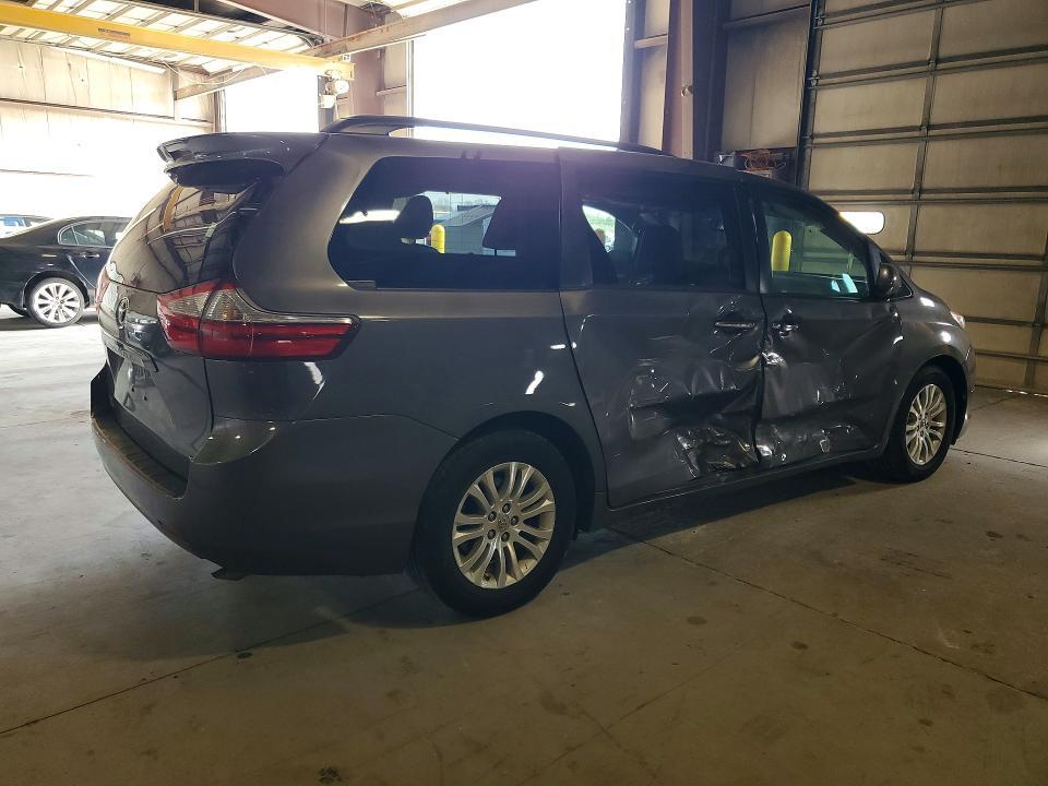 2016 Toyota Sienna xle 8-passenger