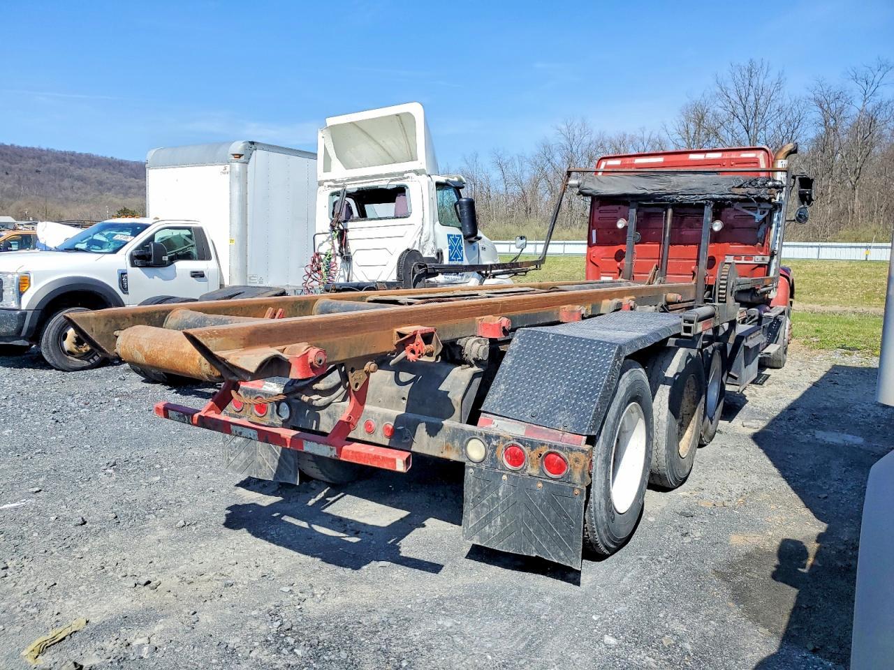 2006 Volvo VHD ROLL-OFF Container Truck