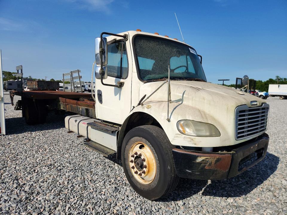 2015 Freightliner M2 106 MED-Semi Truck