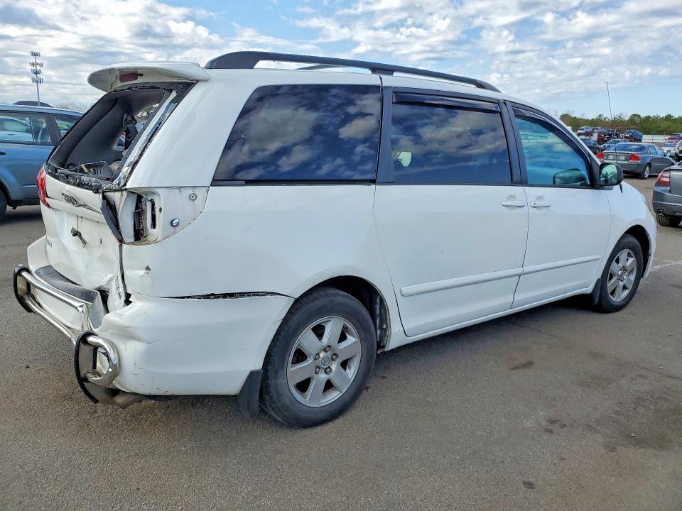 2010 Toyota Sienna le 7-passenger