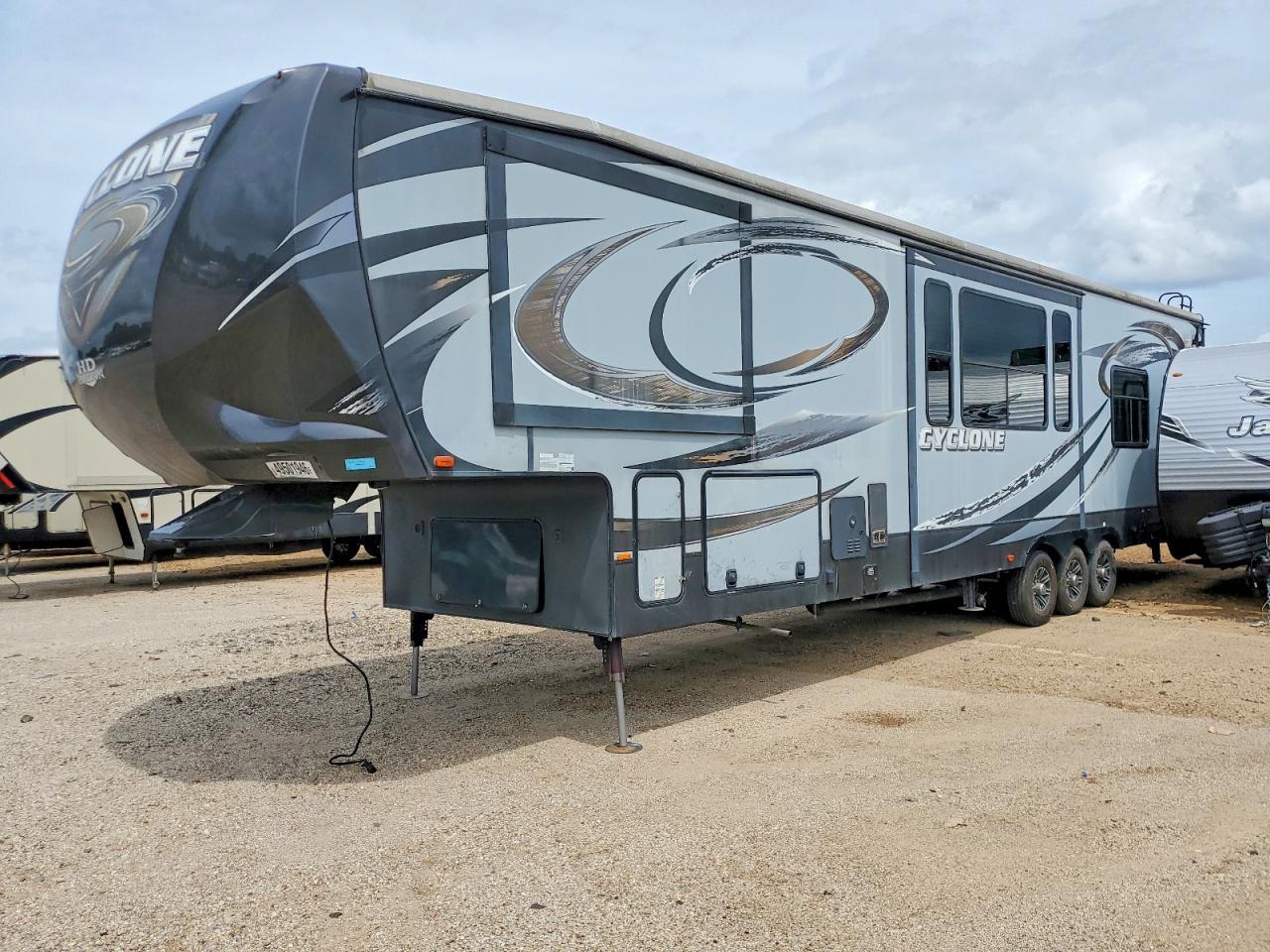 2014 Heartland Cyclone Camper