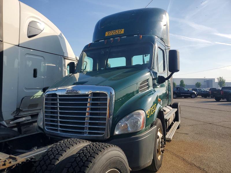 2018 Freightliner Cascadia 113 Semi Truck