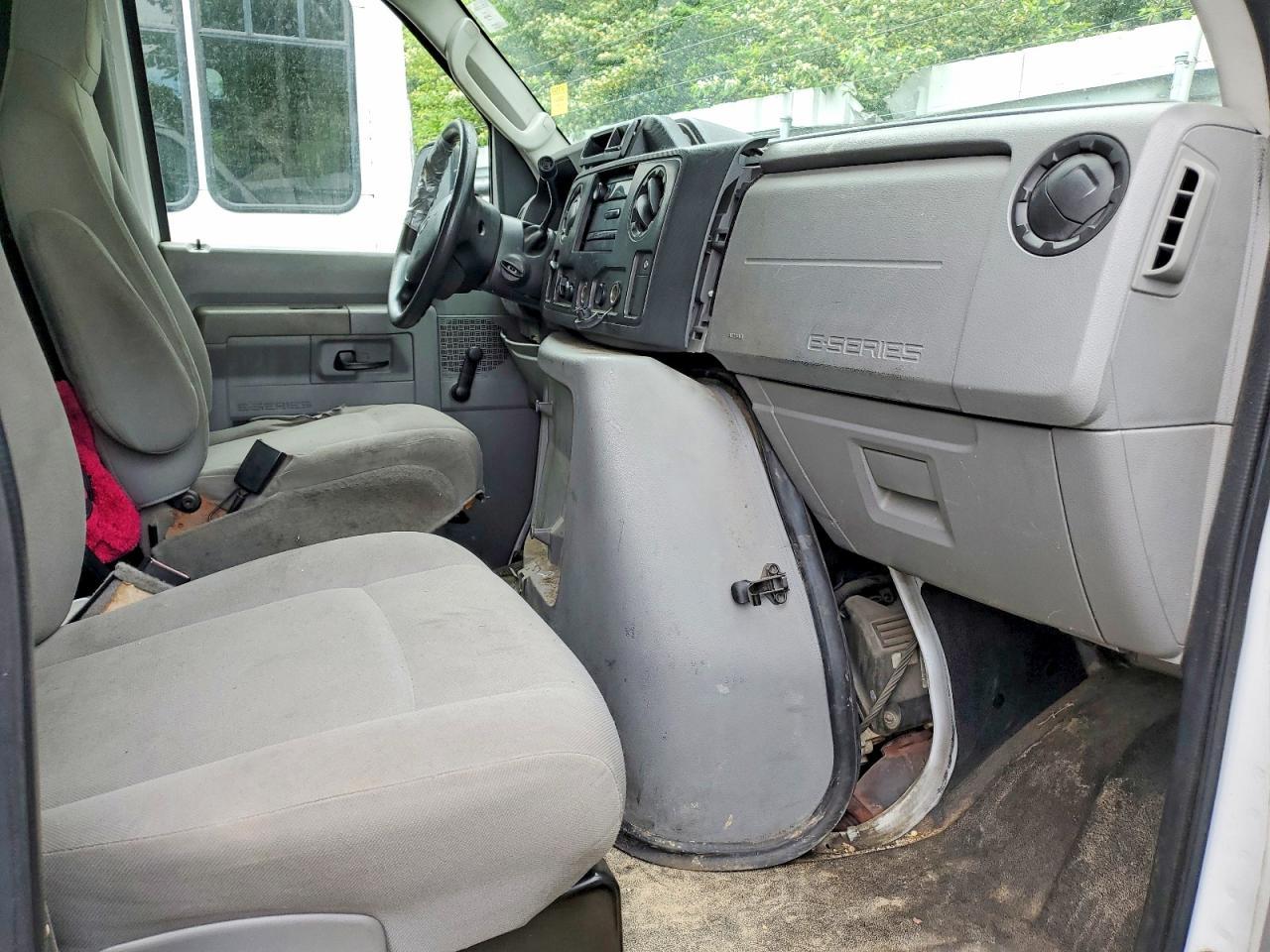 2013 Ford E350 BOX Truck