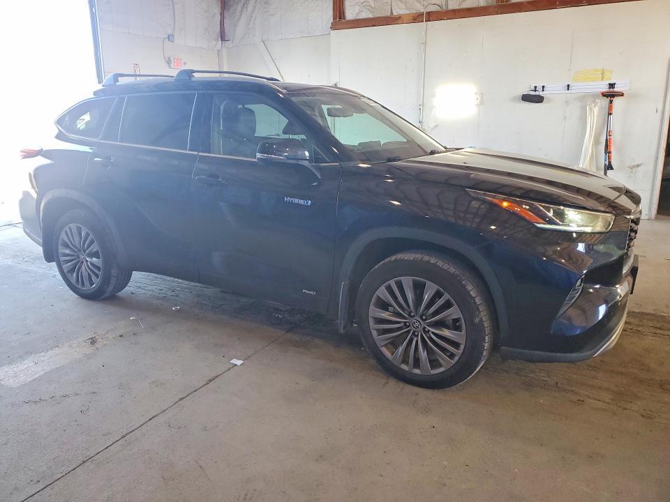 2021 Toyota Highlander Hybrid Platinum