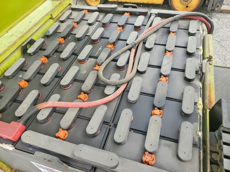 2000 Clark Forklift