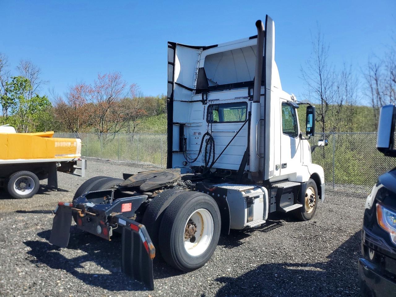 2018 Volvo VNL Semi Truck