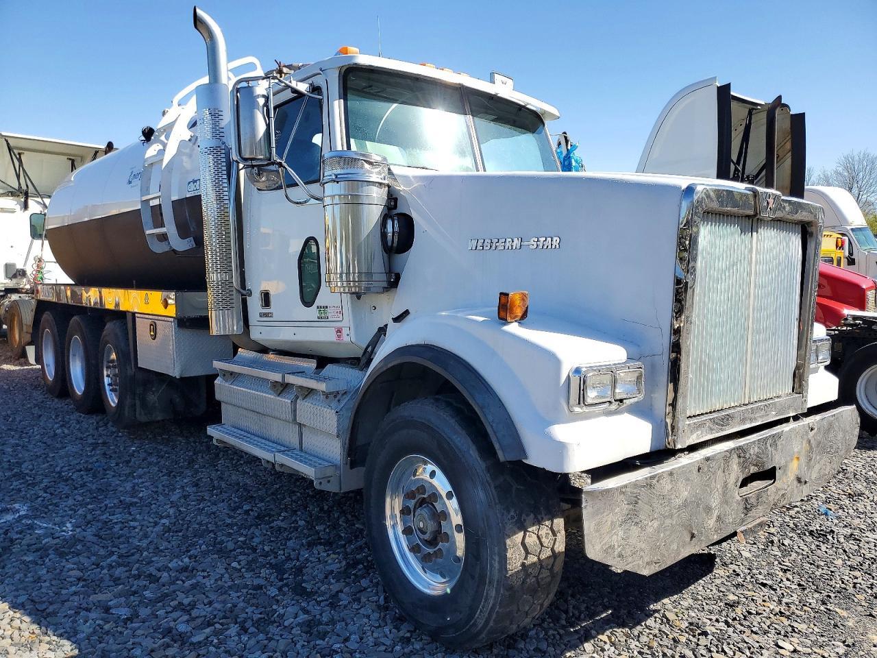 2018 Western Star Conventional 4900FA