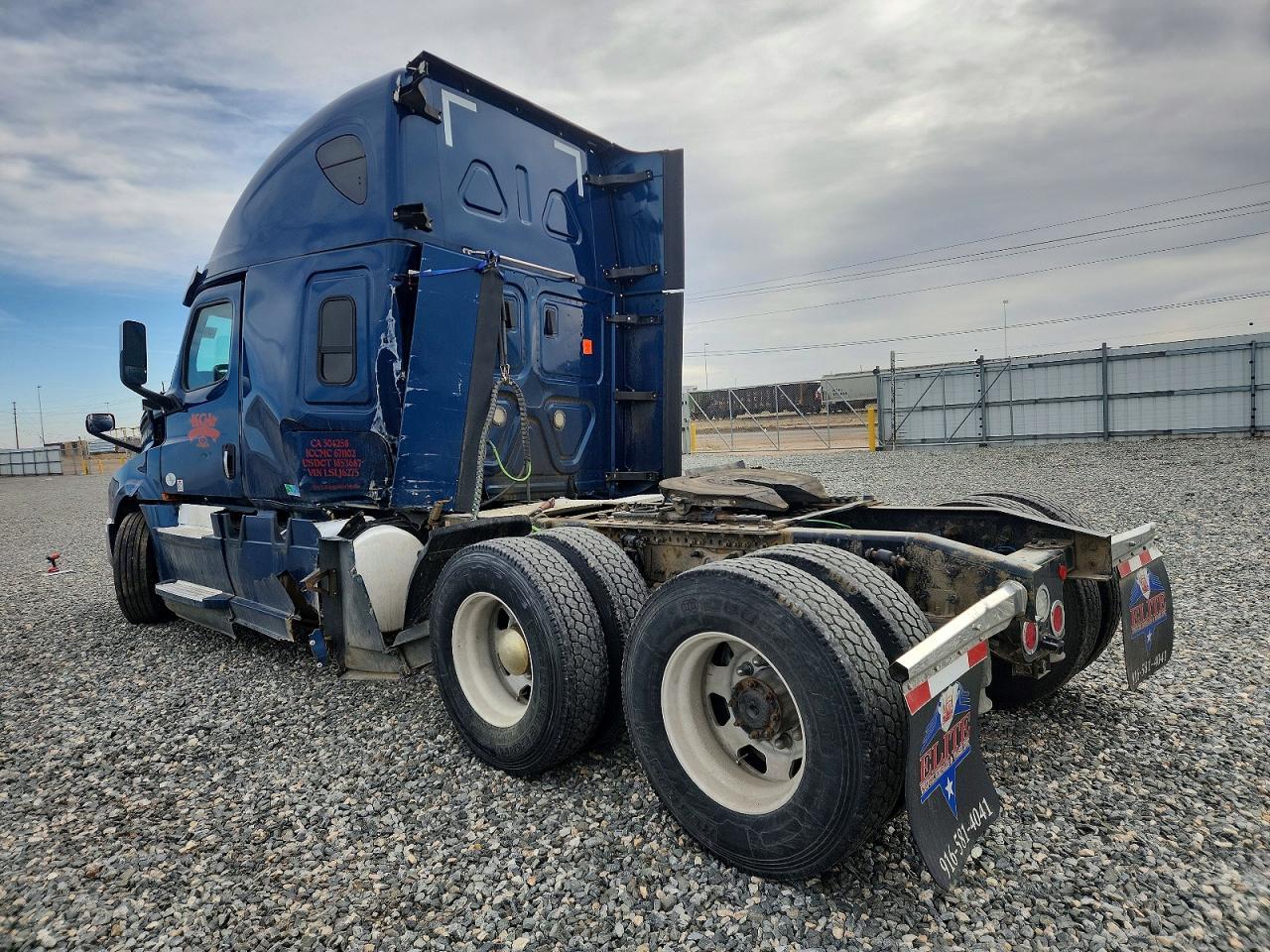 2020 Freigliner 2020 Freightliner Cascadia 126 Semi Truck