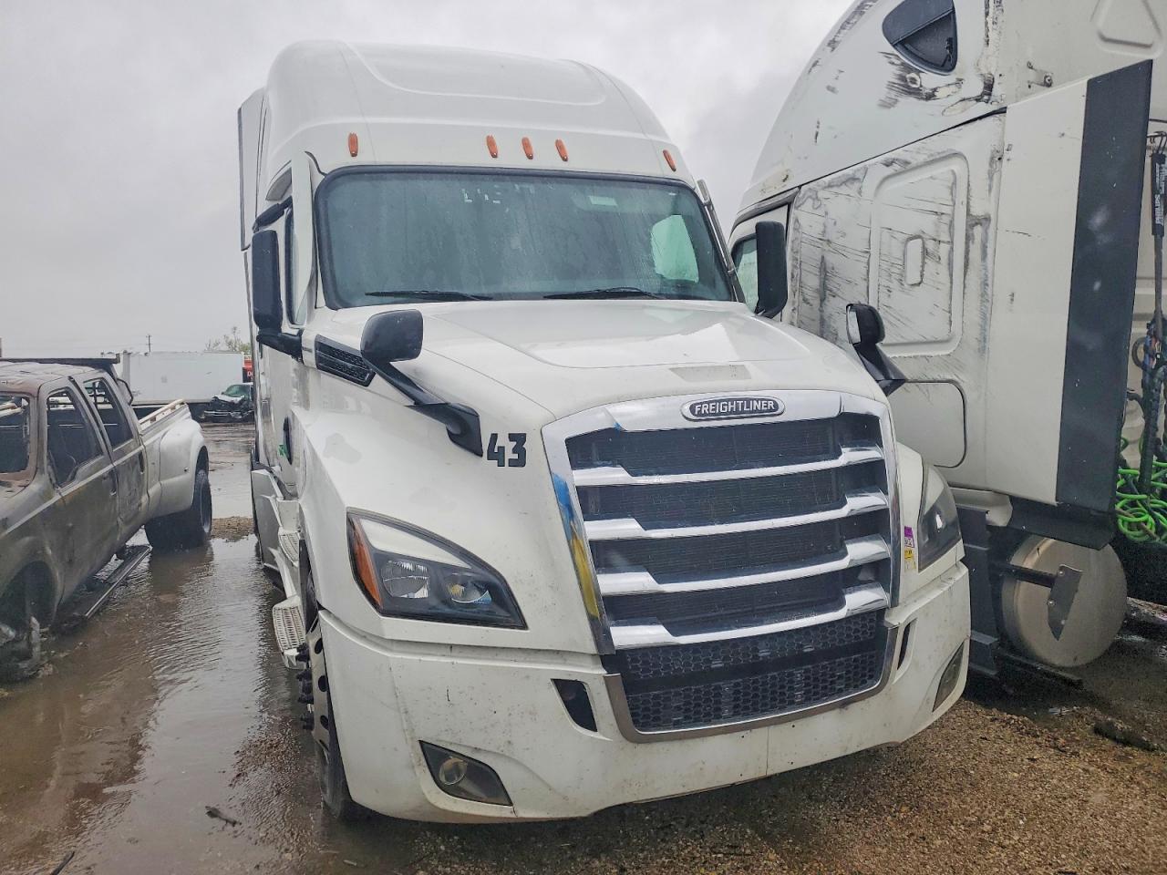 2021 Freigliner 2021 Freightliner Cascadia 126 Semi Truck