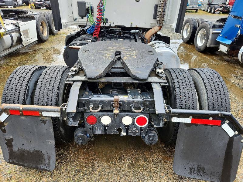 2016 Kenworth T680 Semi Truck