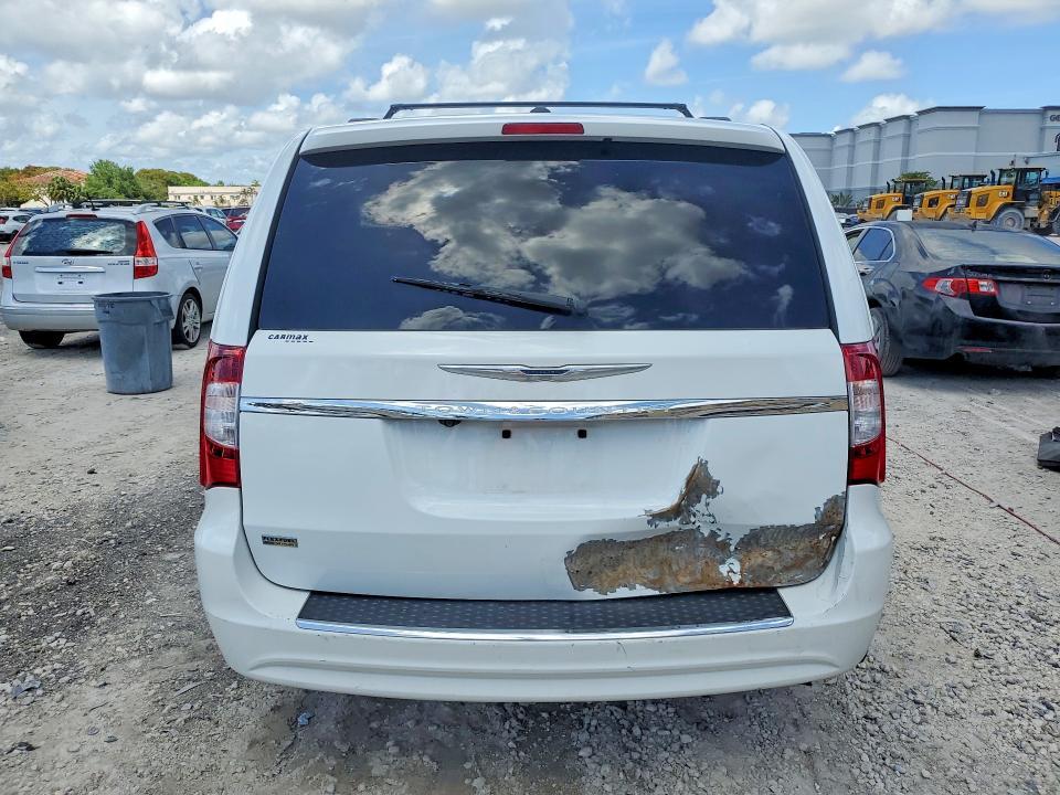 2016 Chrysler Town & Country Touring