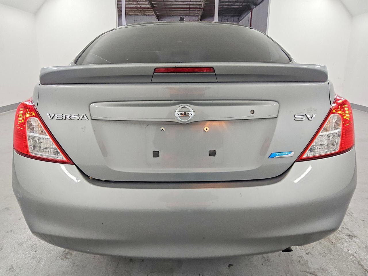2013 Nissan Versa 1.6 s