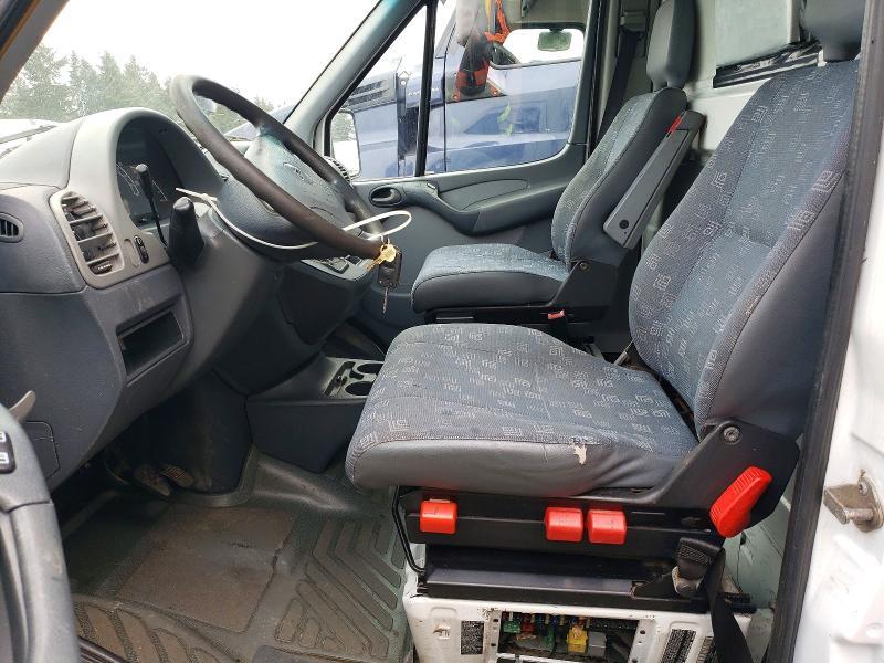 2005 Freigliner 2005 Freightliner Sprinter BOX Truck