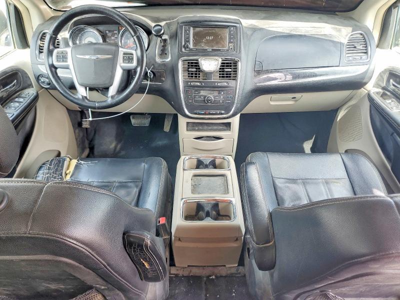 2013 Chrysler Town & Country Touring