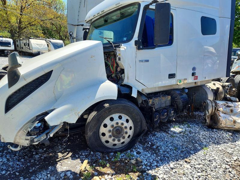 2020 Volvo VNL Semi Truck