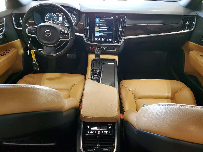 2017 Volvo S90 T6 Momentum