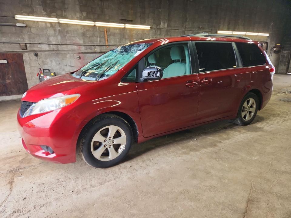 2014 Toyota Sienna le