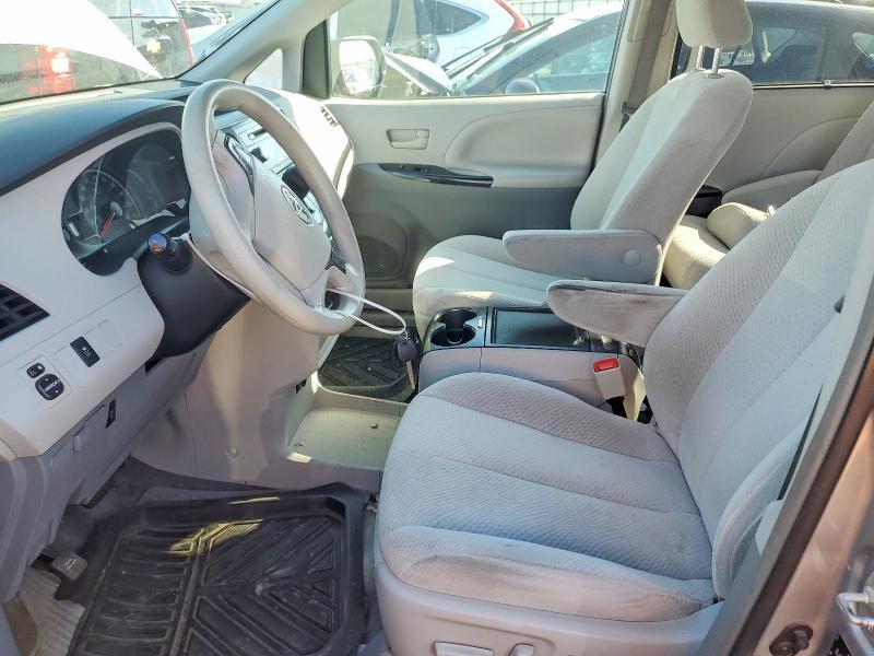 2012 Toyota Sienna le