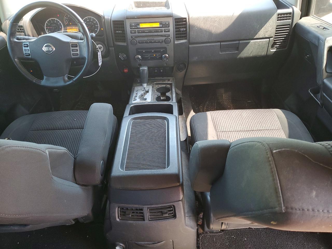 2010 Nissan Titan SE