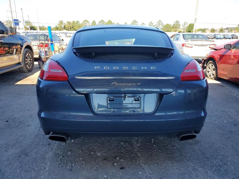 2012 Porsche Panamera 2