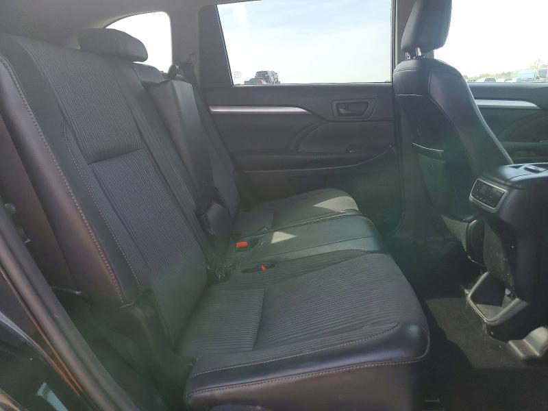 2015 Toyota Highlander le Plus