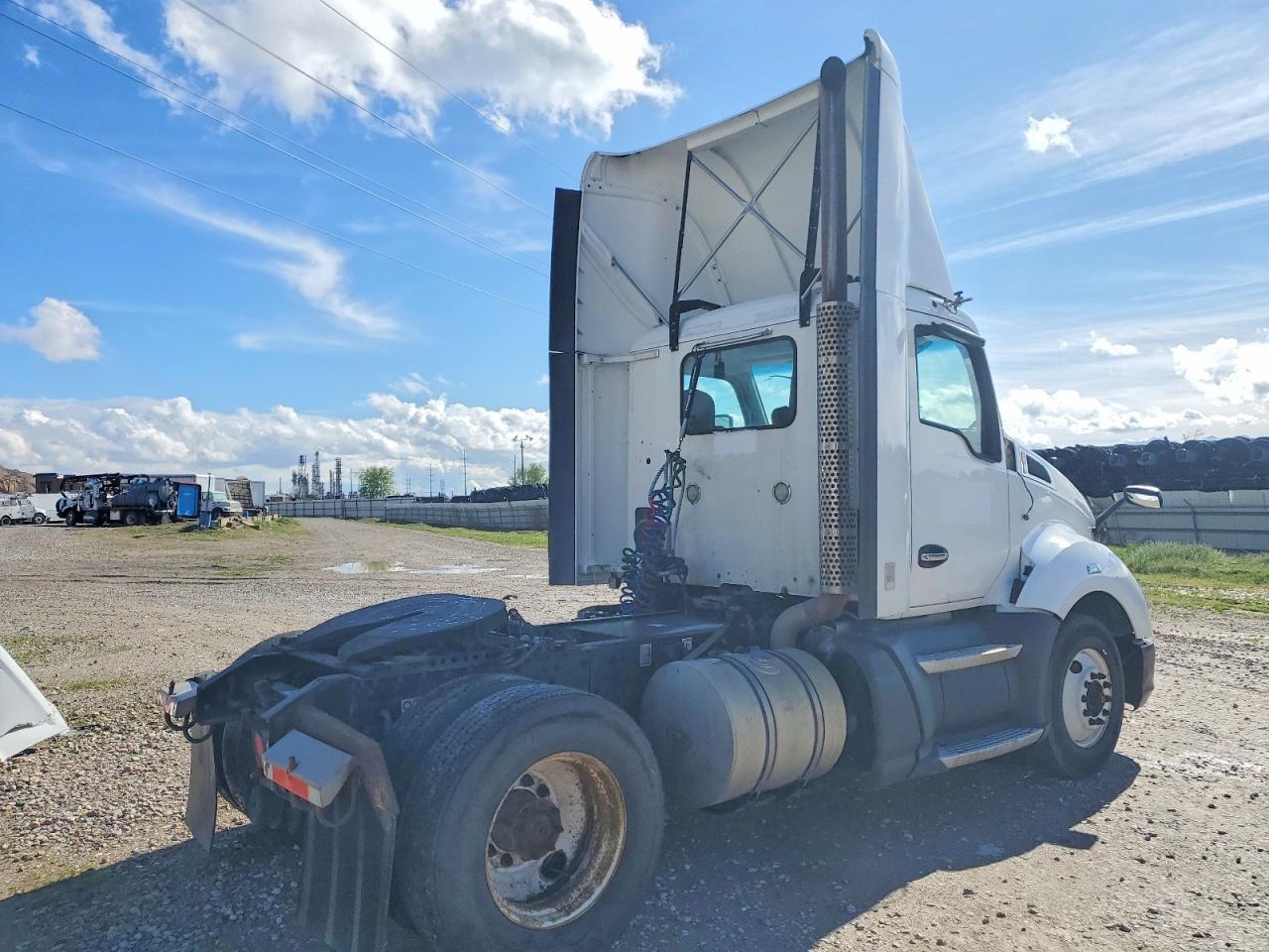2016 Kenworth T680 Semi Truck
