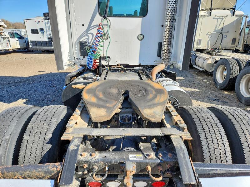 2016 Kenworth T680 Semi Truck