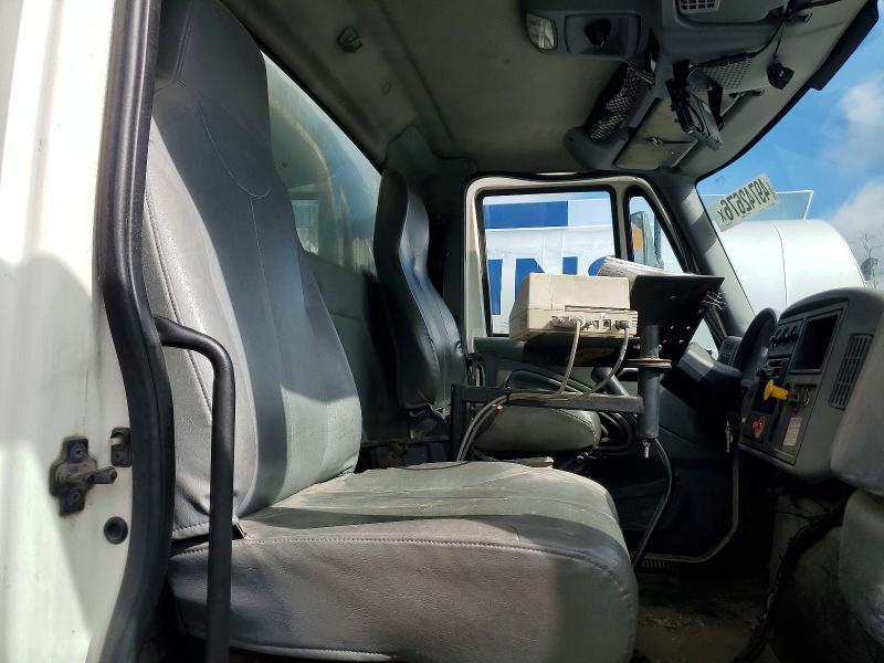 2004 International 4400 Fuel / Lube Truck